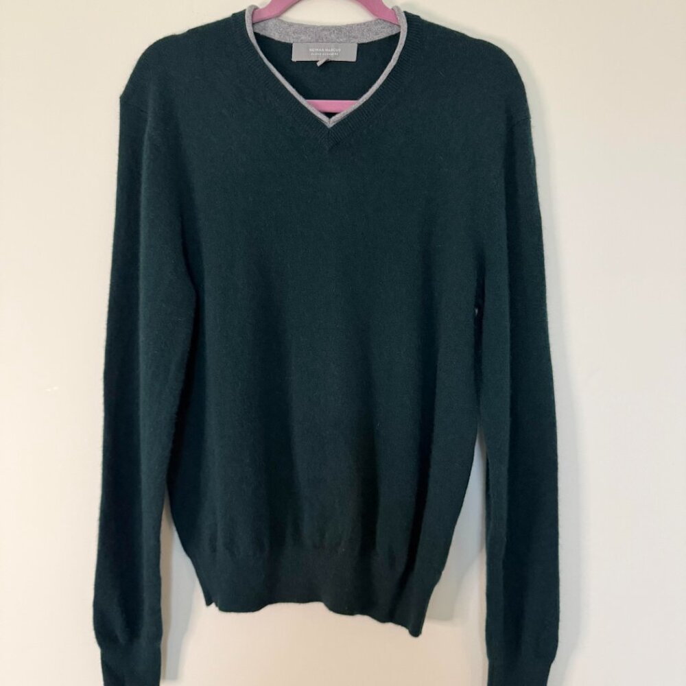 Neiman Marcus Cloud Cashmere V Neck Sweater Quiet Luxury Preppy Green - Large